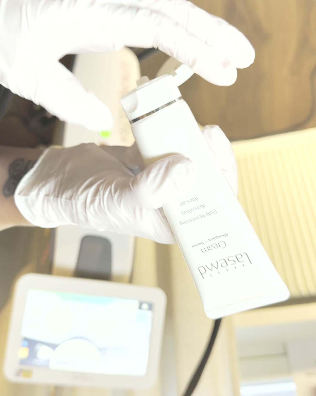 LaseMD Cream, ett av serumen som väljs efter din hud